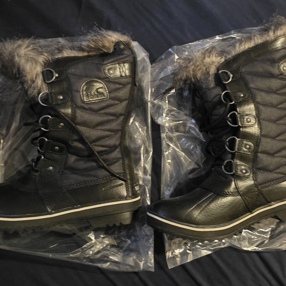 Sorel Women's Black Winter Boots - Picture 12 of 15